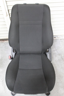 AVENSIS_08.jpg