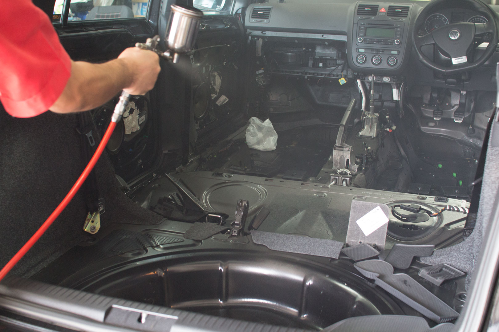 内装クリーニング　車内のカビ除去 銀系酸化チタンコート
